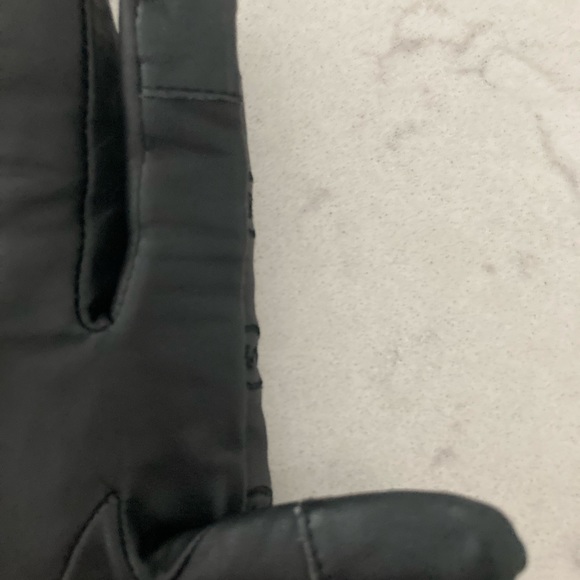 Michael Kors Gloves - Picture 9 of 9